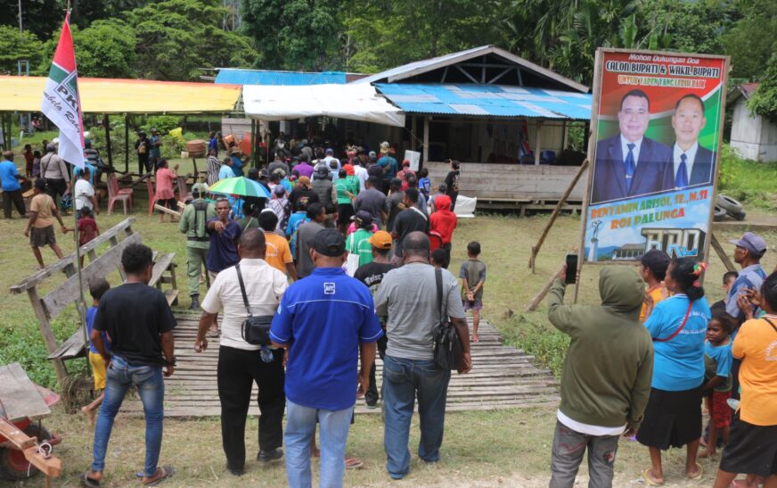 Koalisi 8 Partai Kokohkan Dukungan untuk Benyamin & Roi dalam Sosialisasi di Teluk Ampimoi